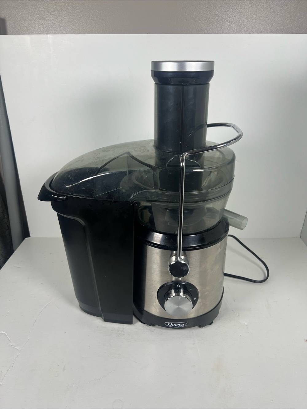 Omega High Speed Black and Silver Electric Juice Extractor